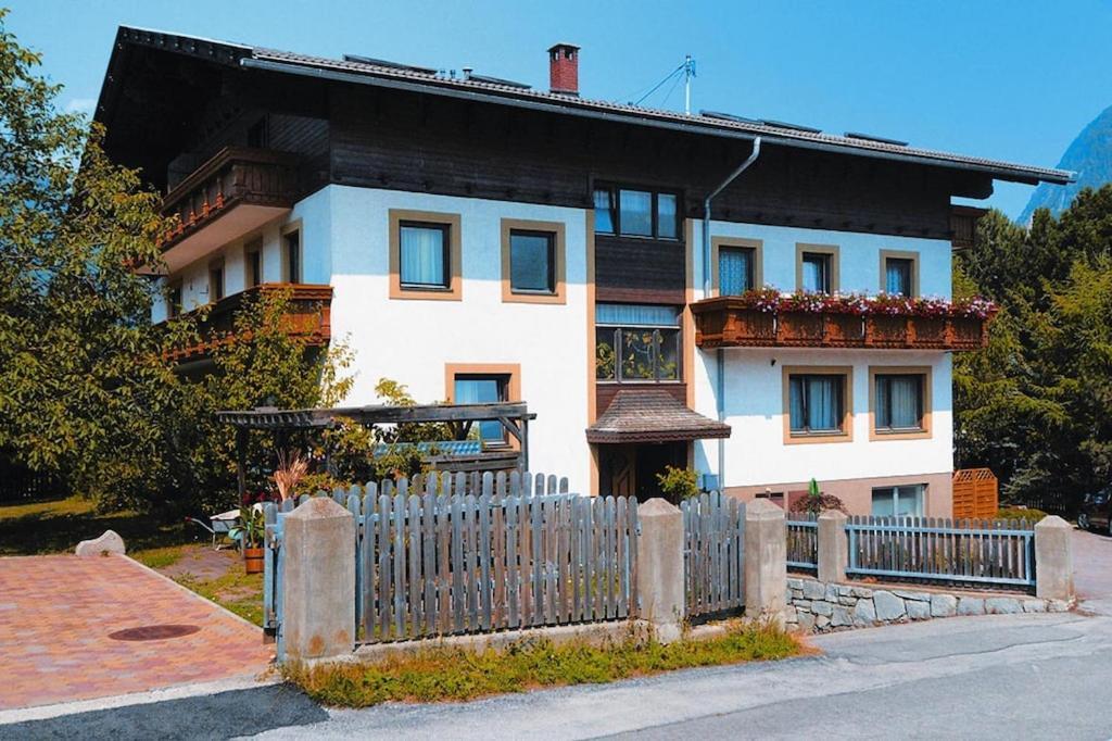 Apartment In Oberdrauburg With Parking Space Exteriör bild